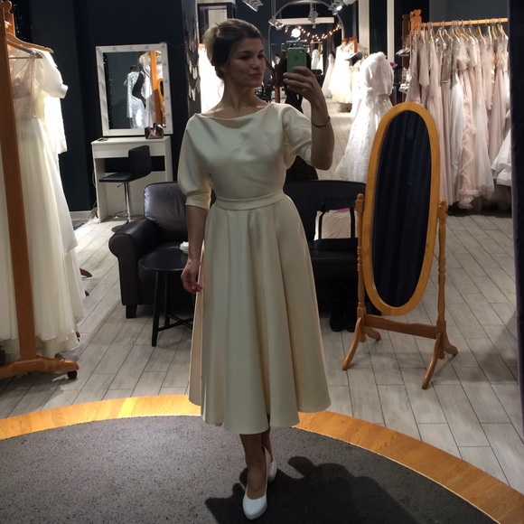 NWT Atlas short Cappuccino/ powder Wedding Dress - Picture 3 of 5